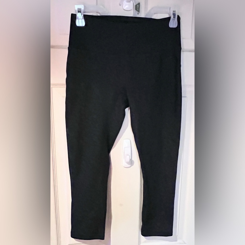 Victoria's Secret VSX Black Patterned Cropped Leggings Size Small